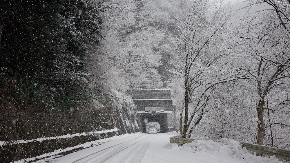 12月　雪の久米路峡　　春山安二