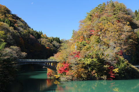 10月秋の久米路橋